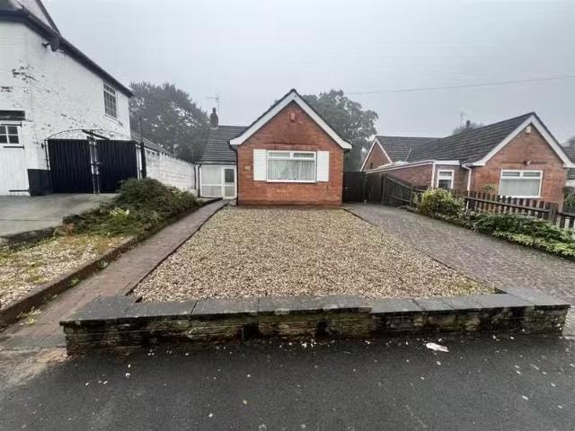 Nice 1 BA 2 bedroom bungalow for rent in Pineapple Road, Stirc.