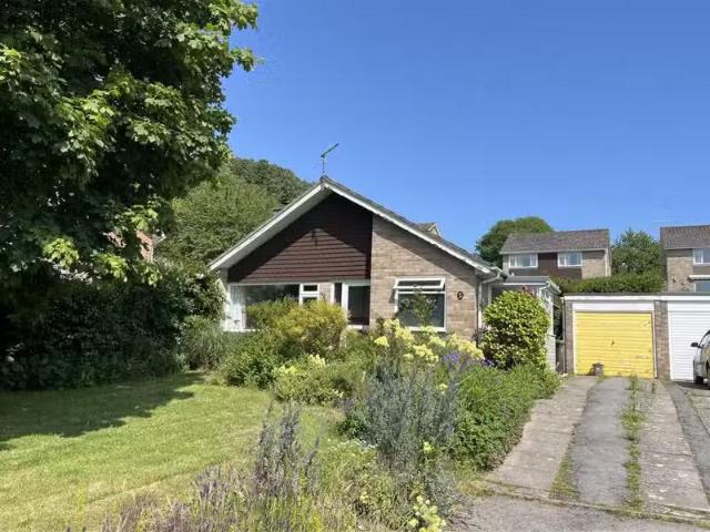 For Rent! 1 BA 2 bedroom detached bungalow for rent in Coneyga.