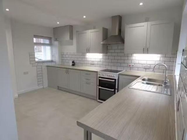 Nice 1 BA 2 bedroom end of terrace house for rent in Shafto St.