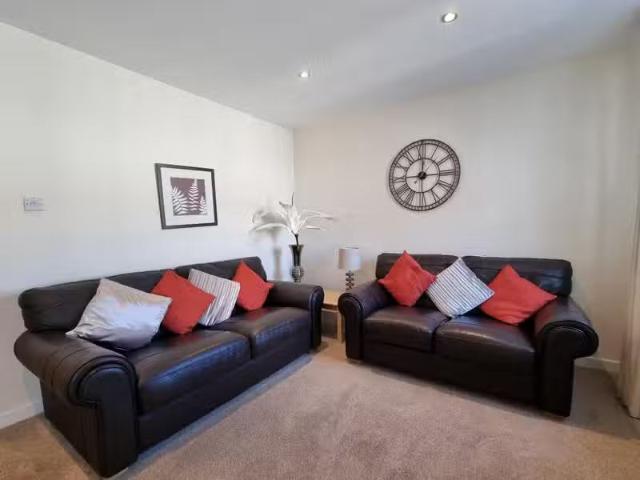 Deal! 1 BA 2 bedroom flat for rent in Merkland Lane, Pittordri.