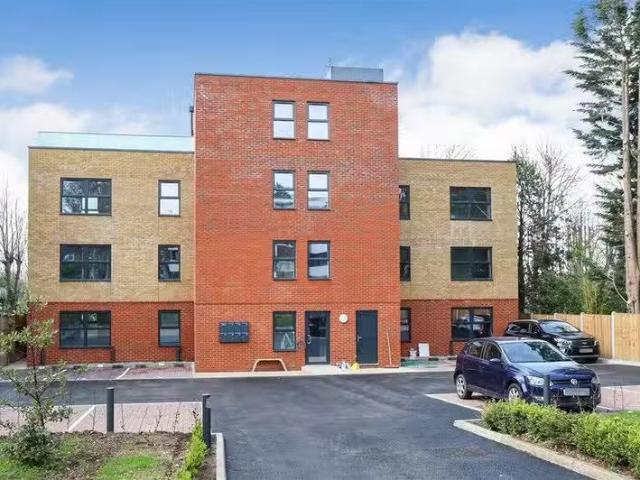 Cozy 1 BA 2 bedroom flat for rent in Milton Road, Harpenden, AL5