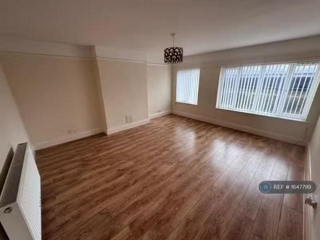 Cozy 1 BA 2 bedroom flat for rent in Arrowe Road, Wirral, CH49