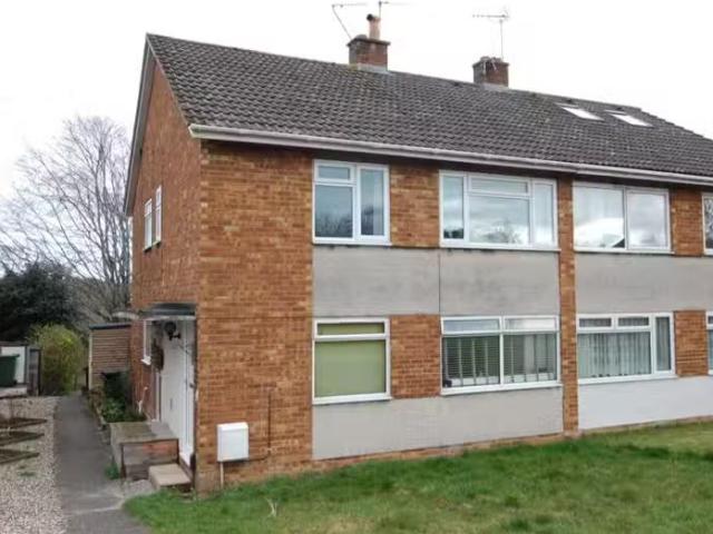 Unique 1 BA 2 bedroom flat for rent in Cedar Close, Oldland Co.