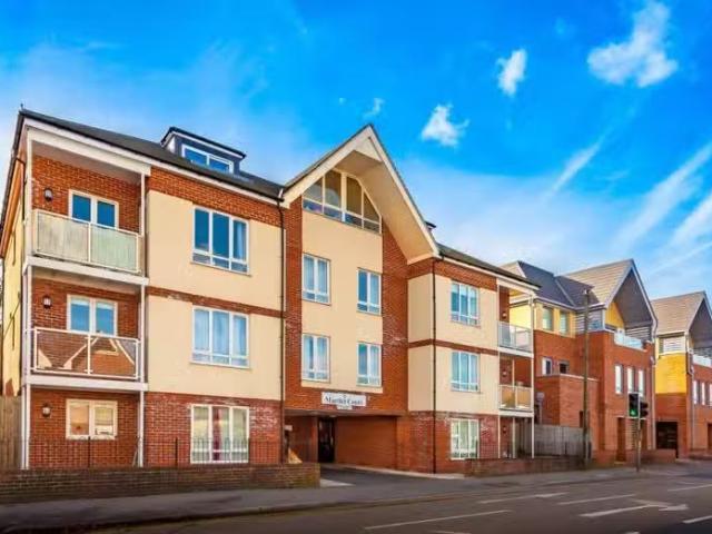Just in! 1 BA 2 bedroom flat for rent in Coulsdon Road, Caterh.