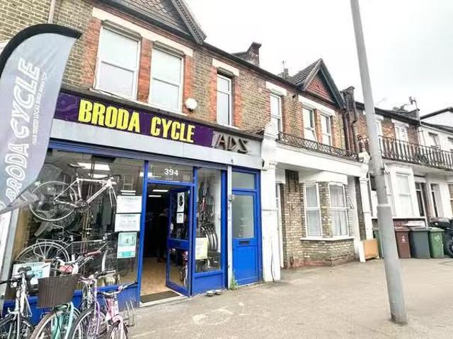 Cozy 1 BA 2 bedroom flat for rent in Forest Road, Walthamstow.