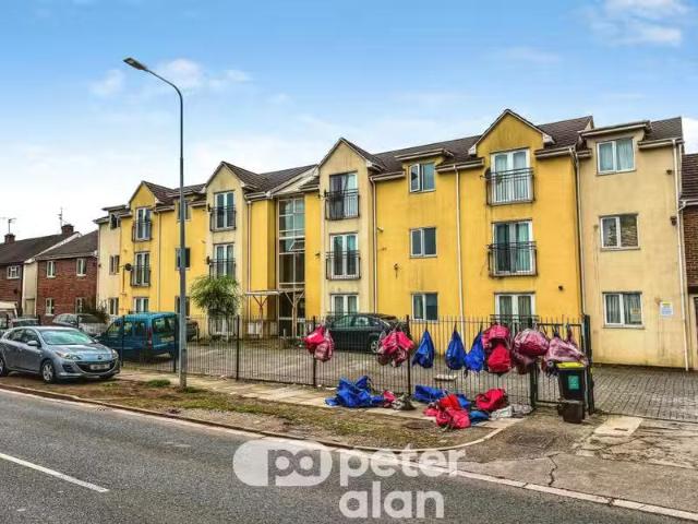 Rental! 1 BA 2 bedroom flat for rent in Greenway Court, Greenw.