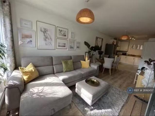 Unique 1 BA 2 bedroom flat for rent in Halligans Court, London.