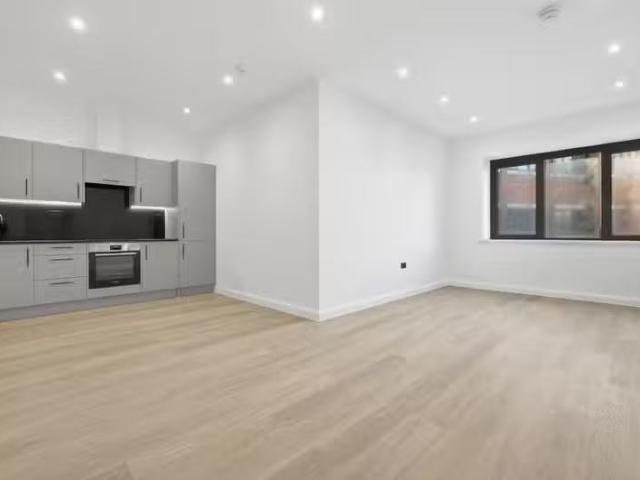 Nice 1 BA 2 bedroom flat for rent in Headgate, Colchester, CO3.