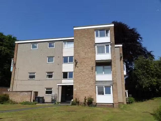 For Rent! 1 BA 2 bedroom flat for rent in Hoyle Court Road, Ba.
