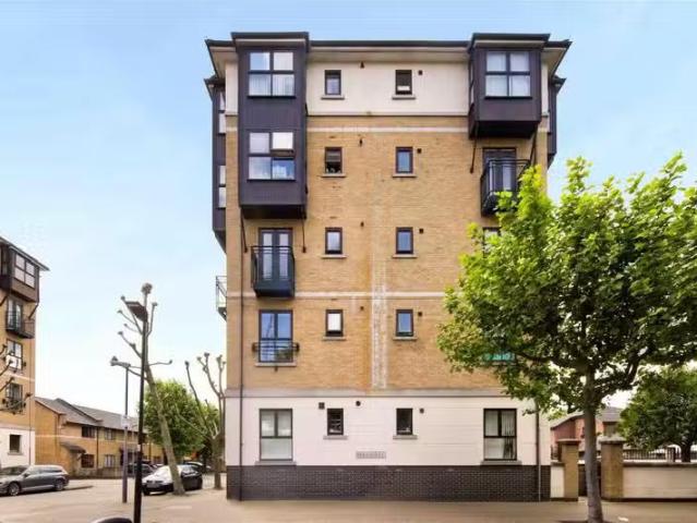 Charming 1 BA 2 bedroom flat for rent in Parr House, 12 Beauli.