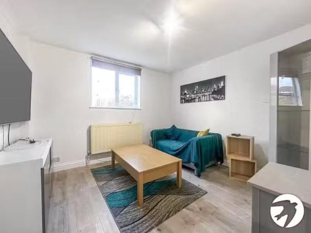 Charming 1 BA 2 bedroom flat for rent in Ruskin Avenue, Wellin.