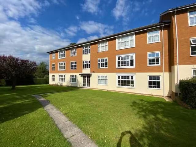 Cozy 1 BA 2 bedroom flat for rent in St. Lawrence Close, Knowl.