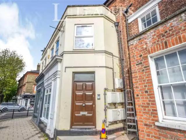 Just in! 1 BA 2 bedroom flat for rent in Shenfield Road, Brent.