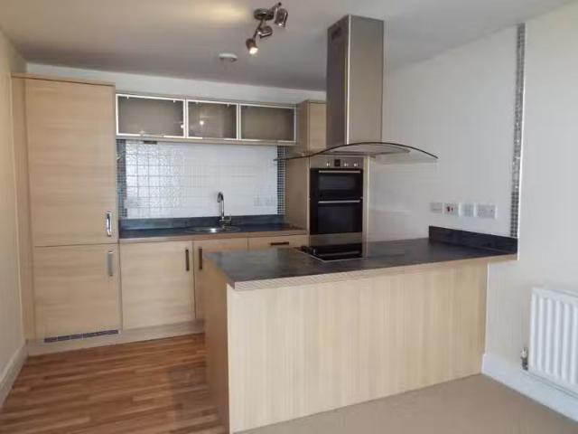 Cheap 1 BA 2 bedroom flat for rent in Venture Court, Canal Roa.