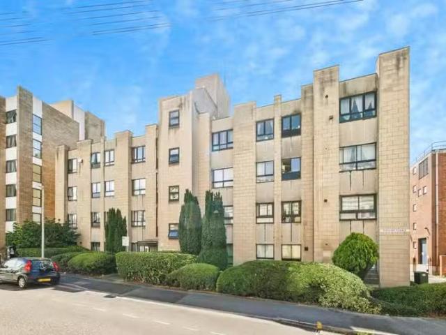 Deal! 1 BA 2 bedroom flat for rent in Weston Lodge, Bristol ro.