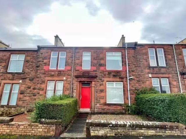 Cheap 1 BA 2 bedroom flat for rent in Yorke Place, Bonnyton Ro.