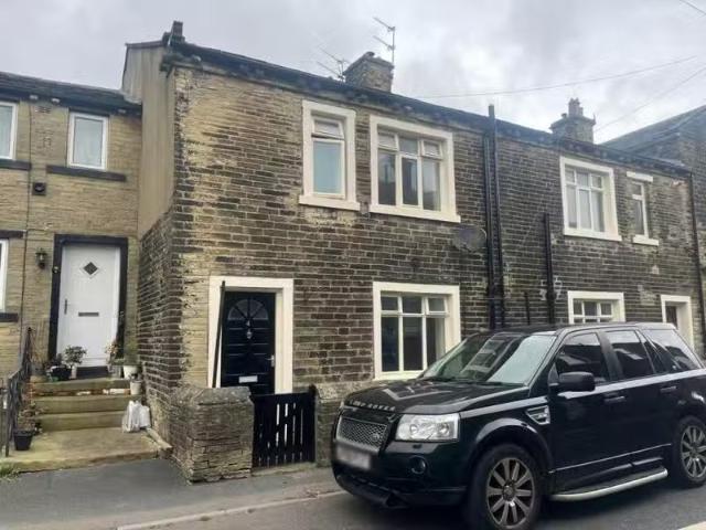 Nice 1 BA 2 bedroom house for rent in New House Lane, Clayton.