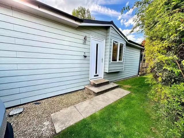 Nice 1 BA 2 bedroom lodge for rent in Golden Cross, Golden Cro.