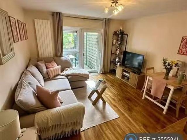 Deal! 1 BA 2 bedroom maisonette for rent in The Terrace, Redbo.