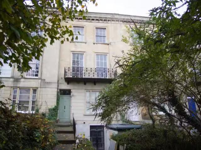 Cheap 1 BA 2 bedroom property for rent in Melrose Place, Clift.