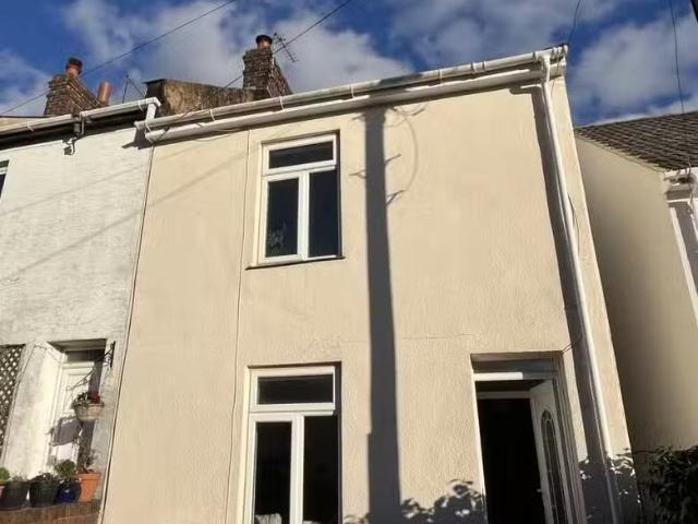 Unique 1 BA 2 bedroom property for rent in Newcombe Street, Ex.