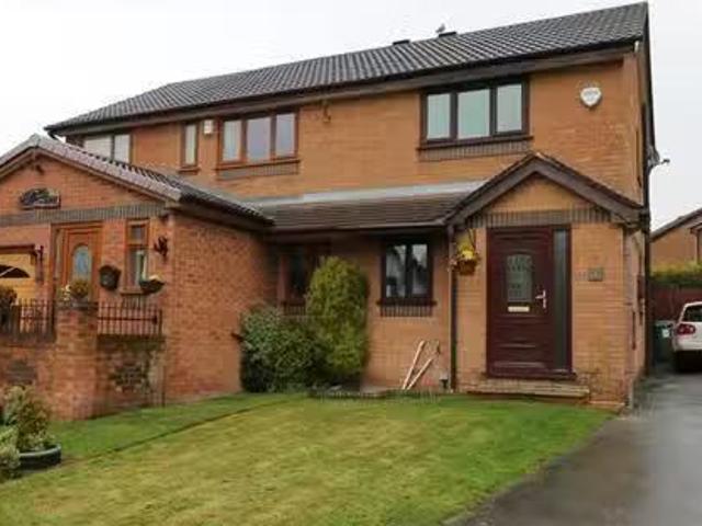 Nice 1 BA 2 bedroom semi detached house for rent in Overgreen.