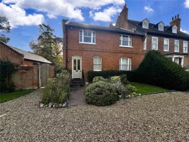 Cozy 1 BA 2 bedroom semi detached house for rent in Holwell La.