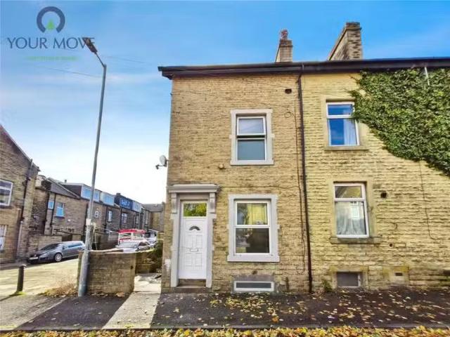 Cozy 1 BA 3 bedroom terraced house for rent in Victoria Road.