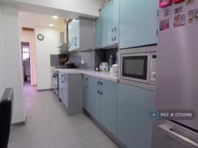 Rental! 1 BA 3 bedroom terraced house for rent in Village Road.