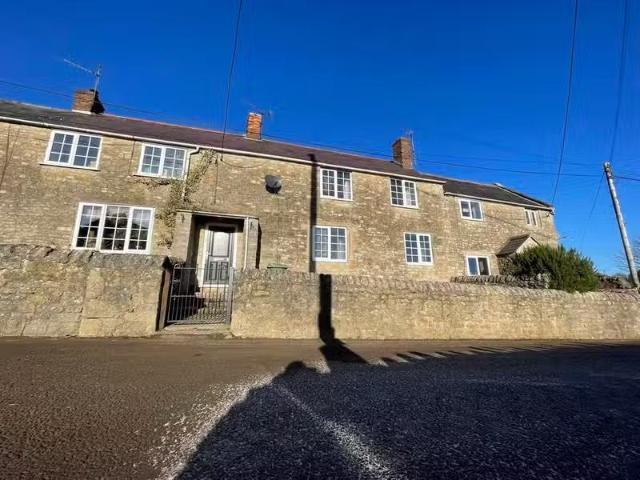 Nice 1 BA 3 bedroom terraced house for rent in Westcombe, Shep.