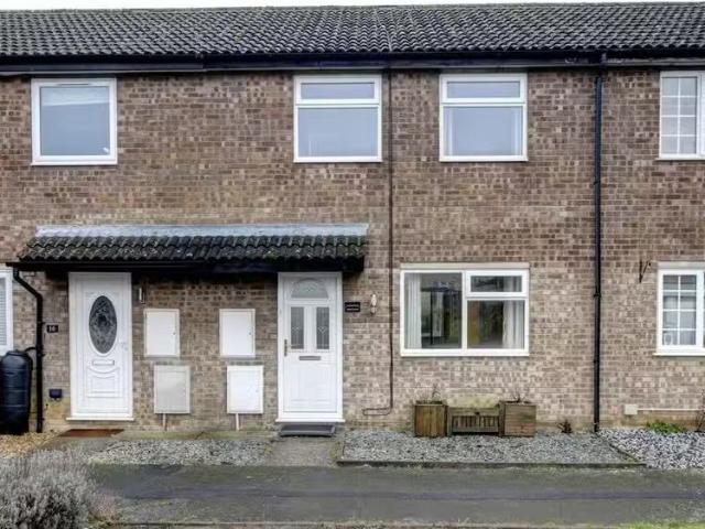 Nice 1 BA 3 bedroom terraced house for rent in Croft Park Road.