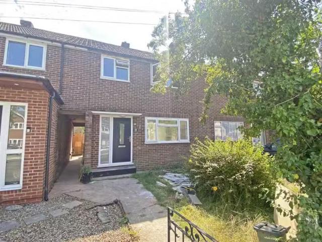 Unique 1 BA 3 bedroom terraced house for rent in Donald Way, M.