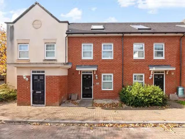 Unique 1 BA 3 bedroom terraced house for rent in Erickson Gard.