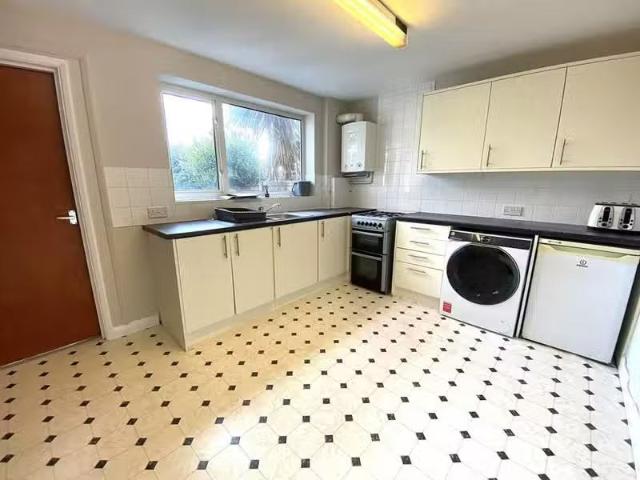 Unique 1 BA 3 bedroom terraced house for rent in Hanover Place.