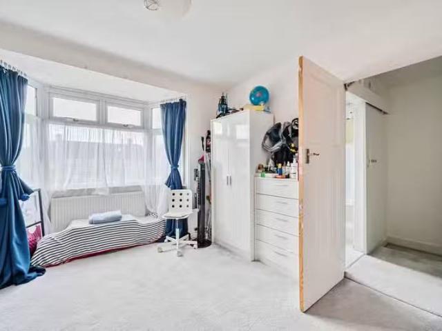 For Rent! 1 BA 3 bedroom terraced house for rent in Nightingal.