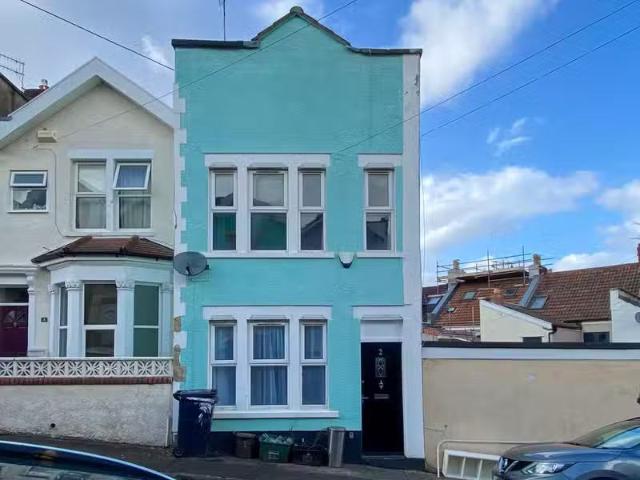 New 1 BA 3 bedroom terraced house for rent in Osborne Road, So.