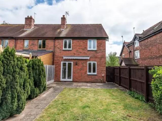 Charming 1 BA 3 bedroom town house for rent in Main Street, He.