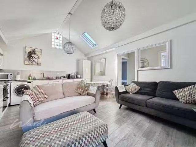 Unique 1 BA 3 bedroom apartment for rent in Kent Place Ramsgat.