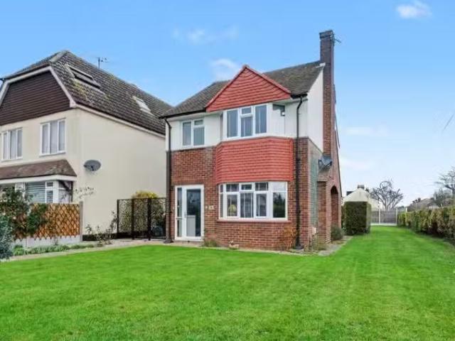 Just in! 1 BA 3 bedroom detached house for rent in Writtle Roa.