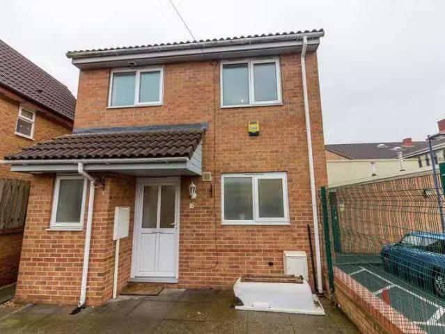 For Rent! 1 BA 3 bedroom detached house for rent in Mount Stre.