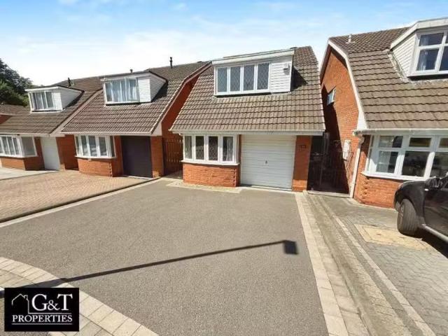 Cheap 1 BA 3 bedroom detached house for rent in Shallcross Lan.
