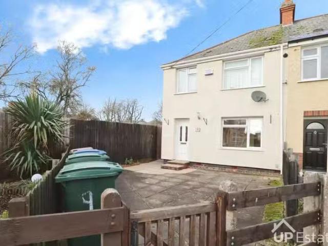 Unique 1 BA 3 bedroom end of terrace house for rent in Grapes.