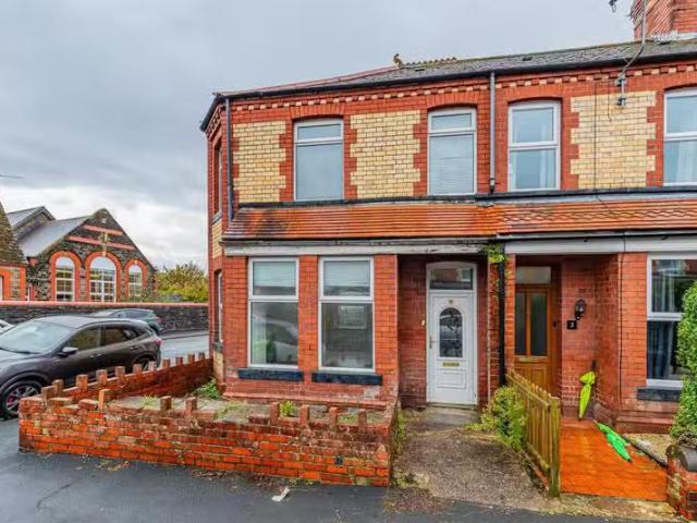 Rental! 1 BA 3 bedroom end of terrace house for rent in Hawtho.