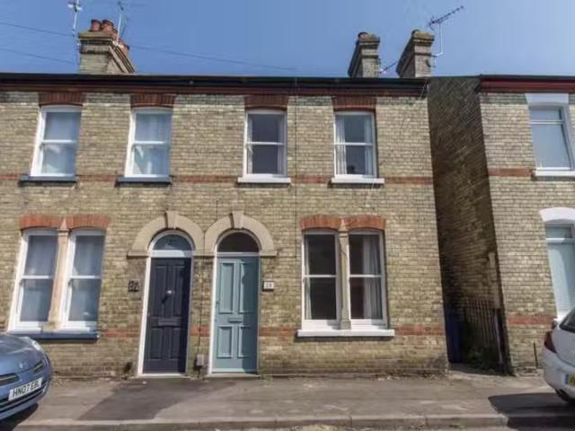 Nice 1 BA 3 bedroom end of terrace house for rent in Suez Road.