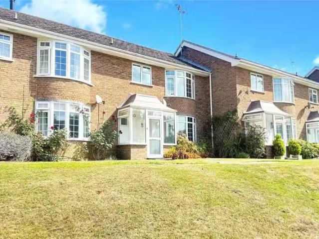 Deal! 1 BA 3 bedroom house for rent in West Drive, Angmering.