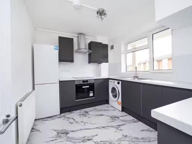 Rental! 1 BA 3 bedroom maisonette for rent in Gilpin Road, Cla.