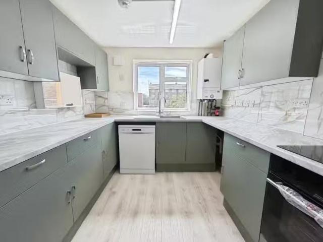 Nice 1 BA 3 bedroom maisonette for rent in Turpington Lane Bro.