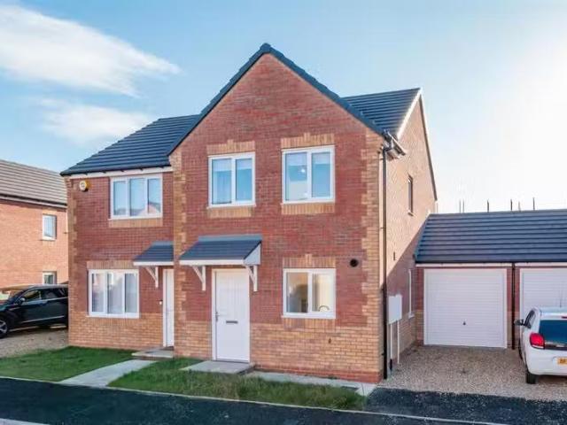 Unique 1 BA 3 bedroom semi detached house for rent in Macaulay.