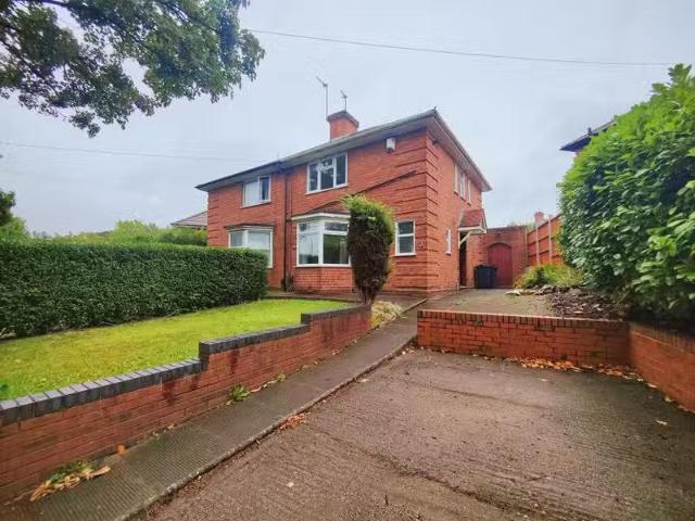Cheap 1 BA 3 bedroom semi detached house for rent in Marlow Ro.