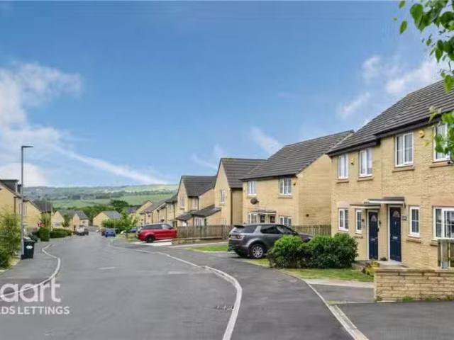 For Rent! 1 BA 3 bedroom semi detached house for rent in Beck.